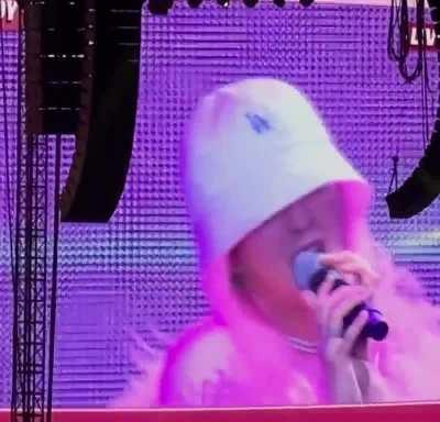 Jeongyeon Slaying in Pink p1 😍