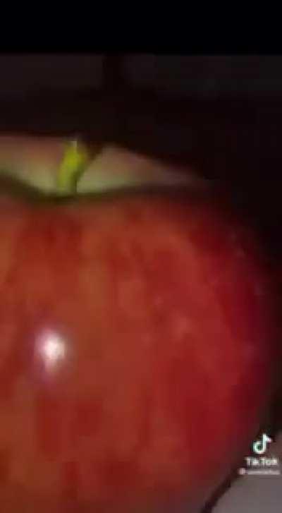 🧔🏽‍♂️🍎