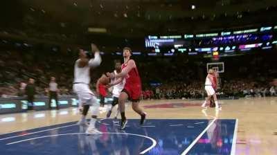 [Highlight] Nasty no-look dime by Alperen Sengun