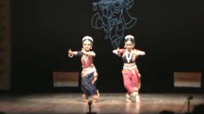 Kahin Gale Murali Phunka, a Sri Krishna Ras lila by two cute little children. Audience goes euphoric with screams and whistles! (more in comments)