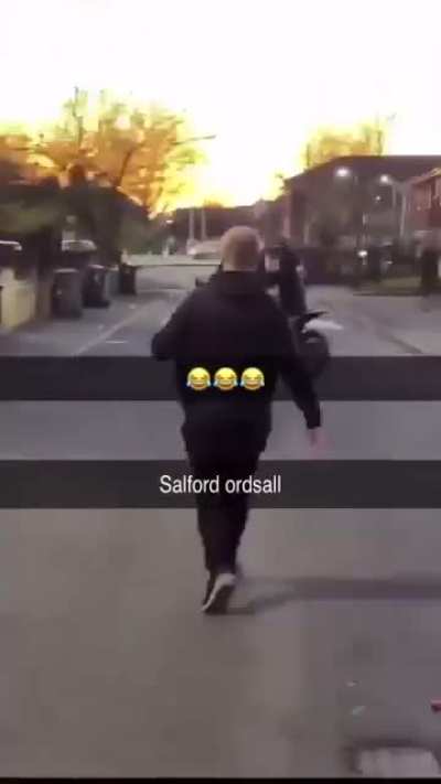 Salford lads swarm and humiliate undercover cops.