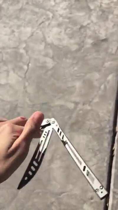 I can flip balisongs (butterfly-knives)
