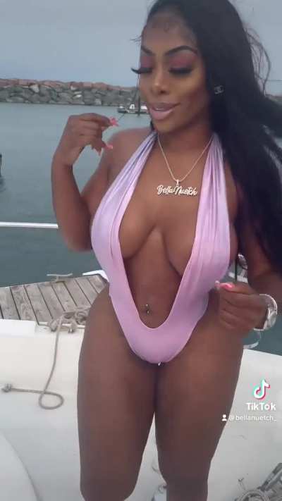  Bad bitch @realbellanuetch