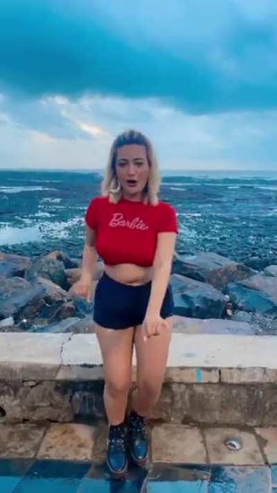 Aashika Bhatia 💦 😍