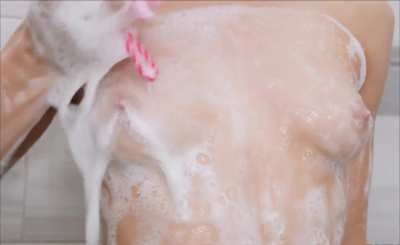 Soapy Shower Time with Elsa