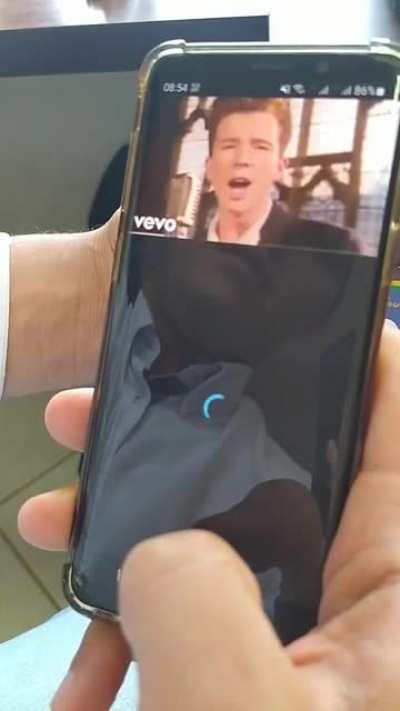 Elections in Brazil. The QR code should send to a page with the candidate's projects, but ... Marketing or error in the link?