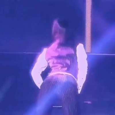 Minariiiiii, step on me 😂♥️