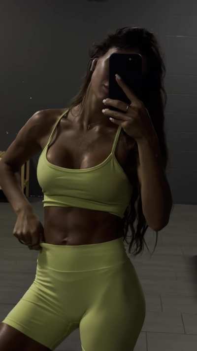 Love the look of my abs