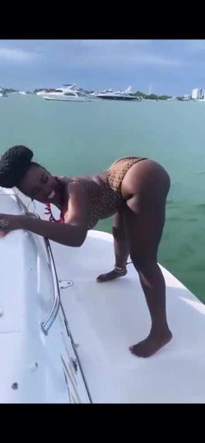 Amara La Negra (@amaralanegraaln)