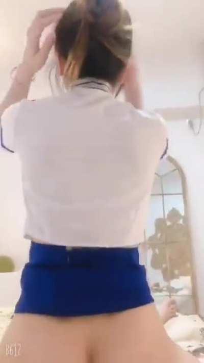 Amateur babe riding reverse cowgirl