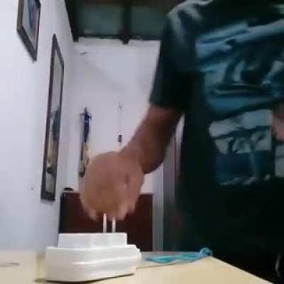 Brazilian guy teaching concept of electromagnetic induction