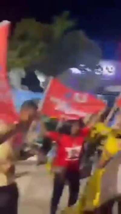 Direito e Esquerda unidas!