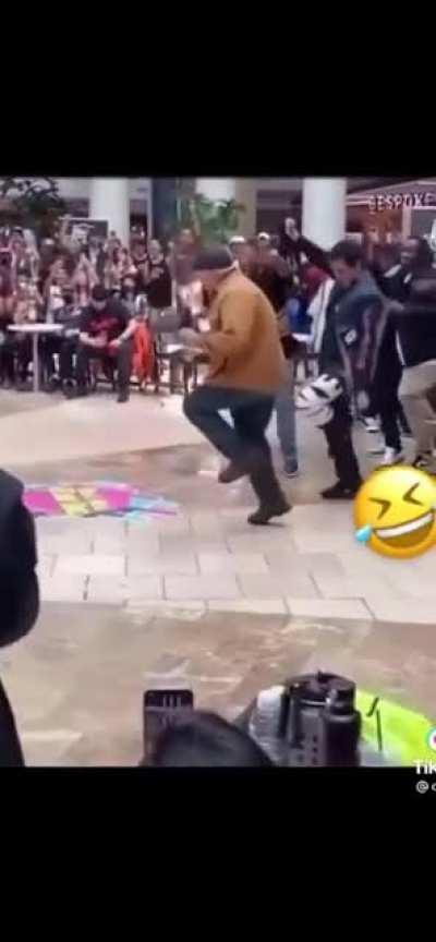 Unc dance better than Bruce