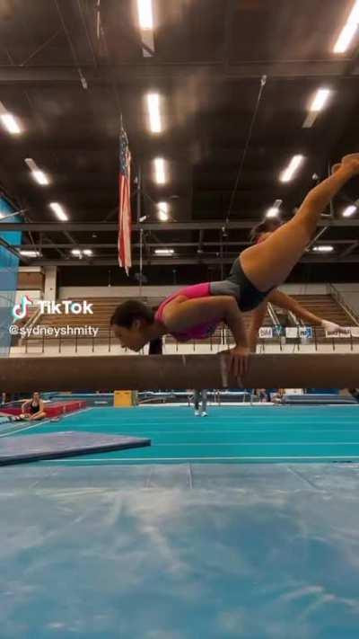 Gymnast Booty @sydneyshmity