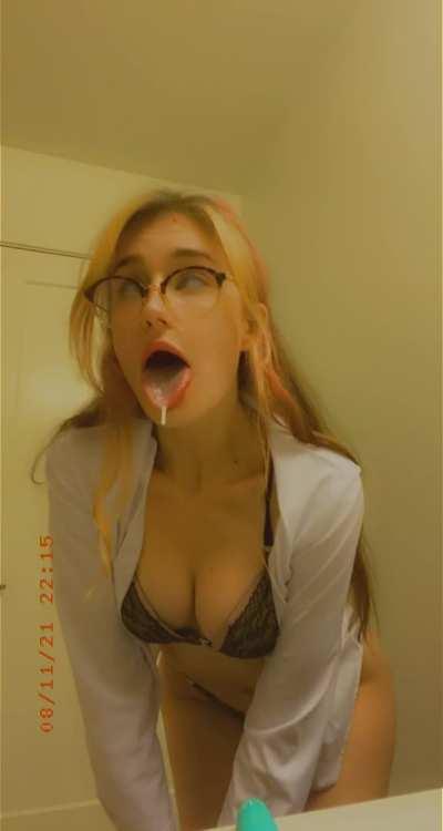 Pls don’t tell our boss >.<