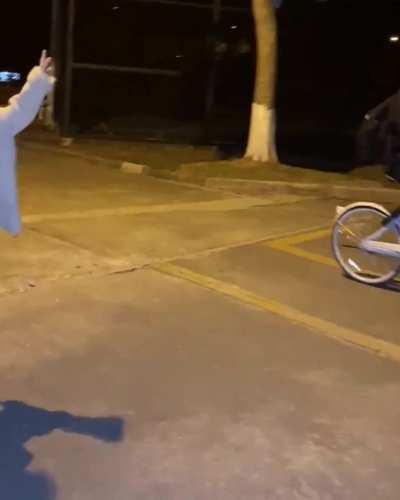 Approaching random bikers