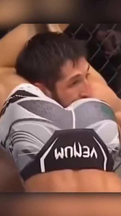 Sett trying to Choke-out Jack in the ring