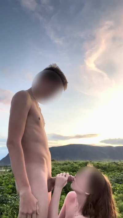 doing everything i can to attract a crowd