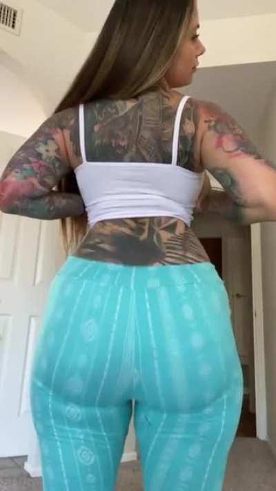 These pants can barely fit all my booty meat 🥵