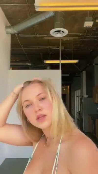 Lola Sigal (@lolasigal)