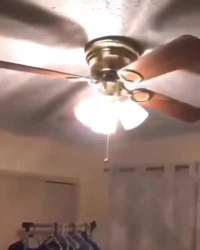 Ceiling fan behaves like this 