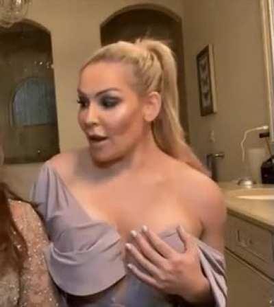 Just show those puppies Natty