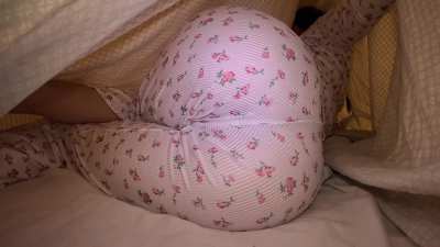 This is how I would wake you up in the morning ;) fresh farts under the blanket!