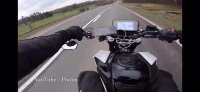 A biker snucks between two other bikers at 160km/h