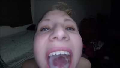 Ellie Silk throat blasted closup and swallow