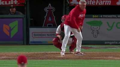 [Highlight] Phil Nevin channels his Schwarber and shows Phil Cuzzi where the pitch was