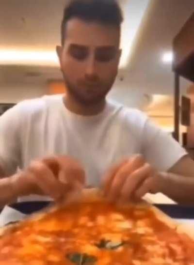 This is the correct way to eat pizza