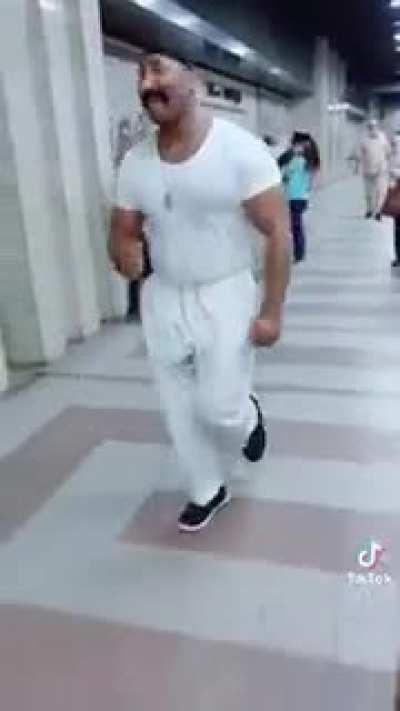 brother braum coming to peel draven from haram enemy damage