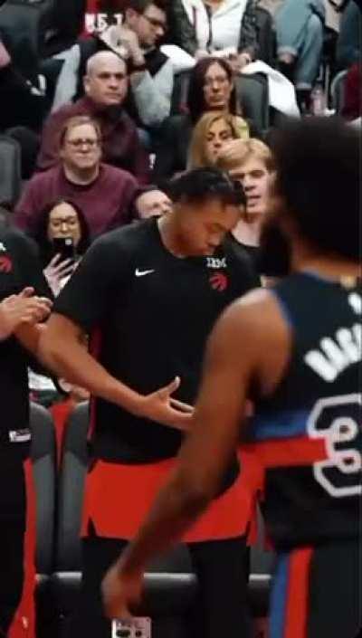 [Highlight] Scottie Barnes rocks and talks to the baby after a Siakam and one.