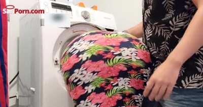 Stuck big ass fucks Stepmom in the washing machine