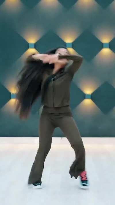 Dhanashree Verma Dance Meri Raani 🔥
