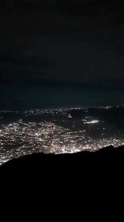 Footage from the initial wave of US airstrikes in Caracas, Venezuela (January 3, 2026)