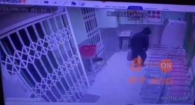 2 thieves attempting to blow up an ATM set off explosive early