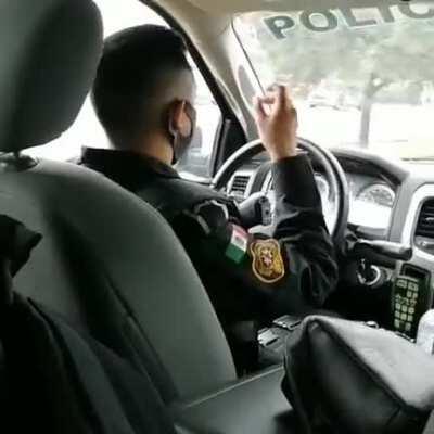 Pesimo servicio con los Ubers en estos tiempos. Ni merecen 1 estrella.