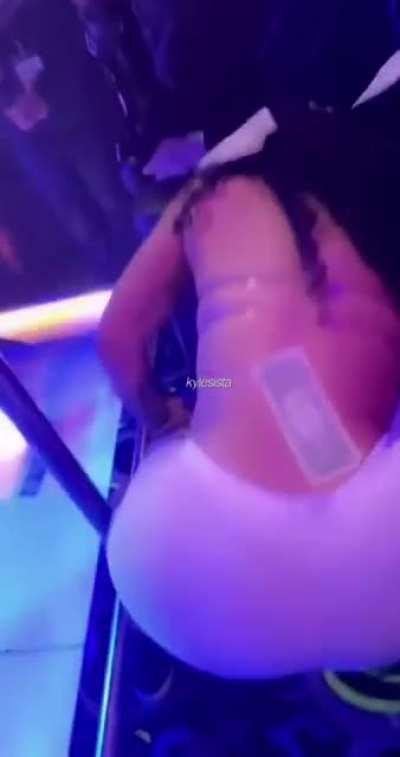 NEVER GET TIRED OF THIS BITCH WATER BOOTY