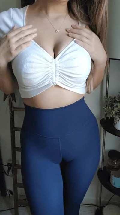 teacher by day.. reddit slut by night 🤷‍♀️