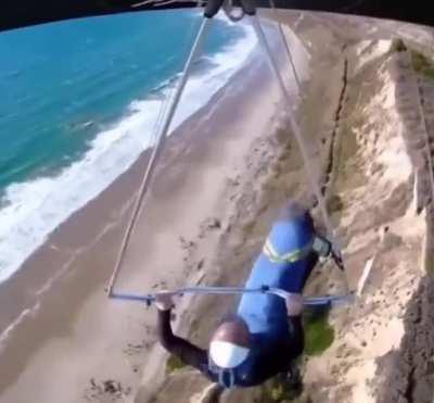 Hang glider’s harness snaps mid flight