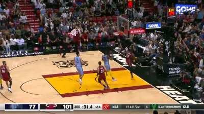 [Highlight] Vicious transition Bam Dunk ofd the steal as the game is getting out of hand for the Grizzlies