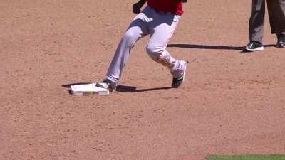 [Highlight] Nick Castellanos mimics Hansel Robles's leg pump after hitting a double