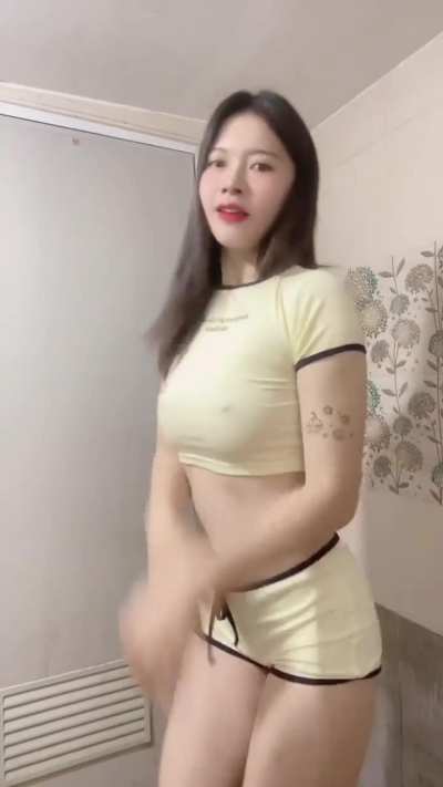 Gorgeous Thai girl 🧡