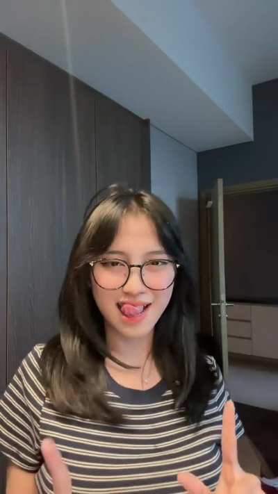 Risa (kompilasi baju belang)