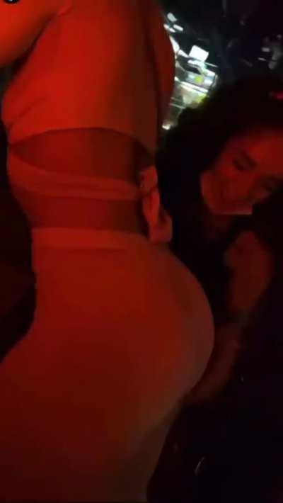 Women like PAWGs, too. @fit.faith