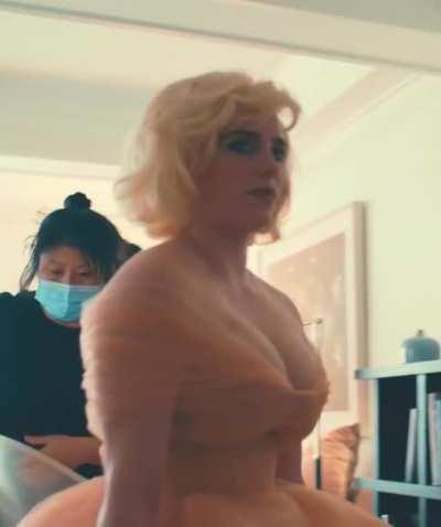 I just can't stop jerking to Billie Eilish