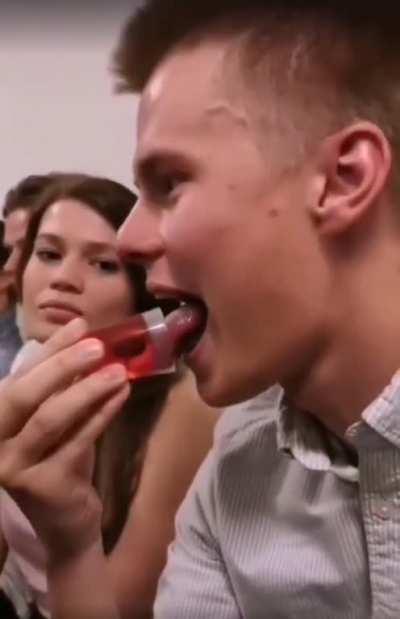 She is clearly thirstin' on him