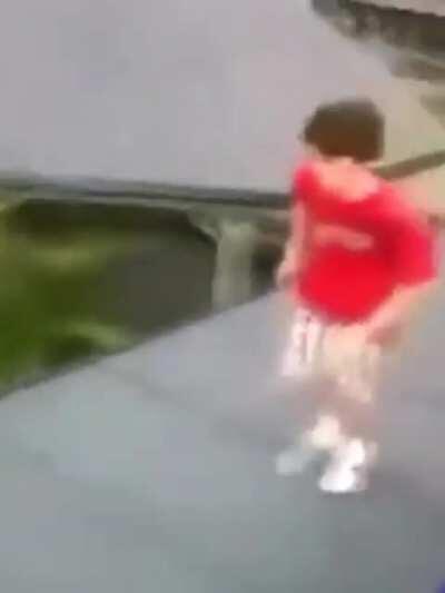 Guy thought that part of the roof is safe for landing