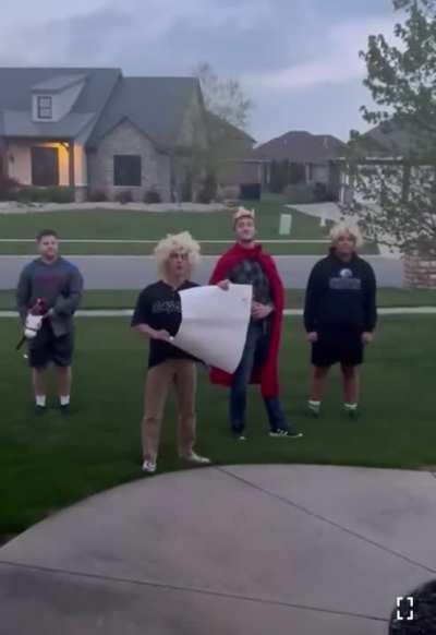 All heil the king and queen of prom